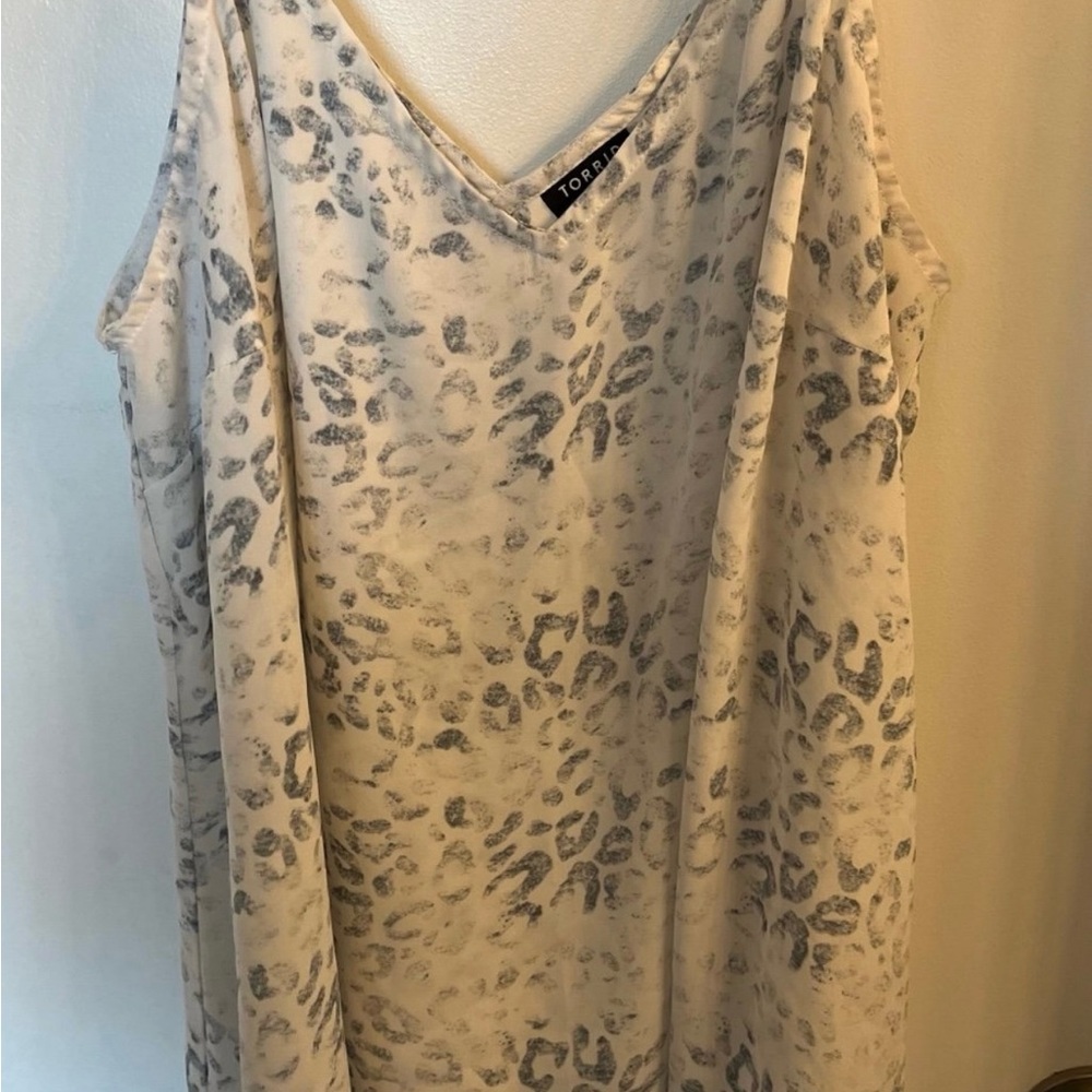 Torrid size 1 White Leopard Swing Cami